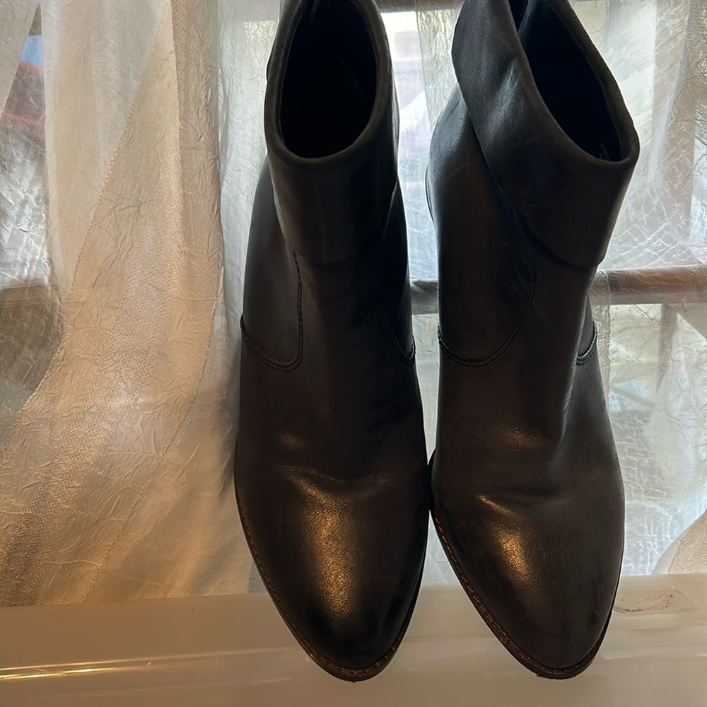 Lucky Brand dark grey leather ankle boots. Size 9M
